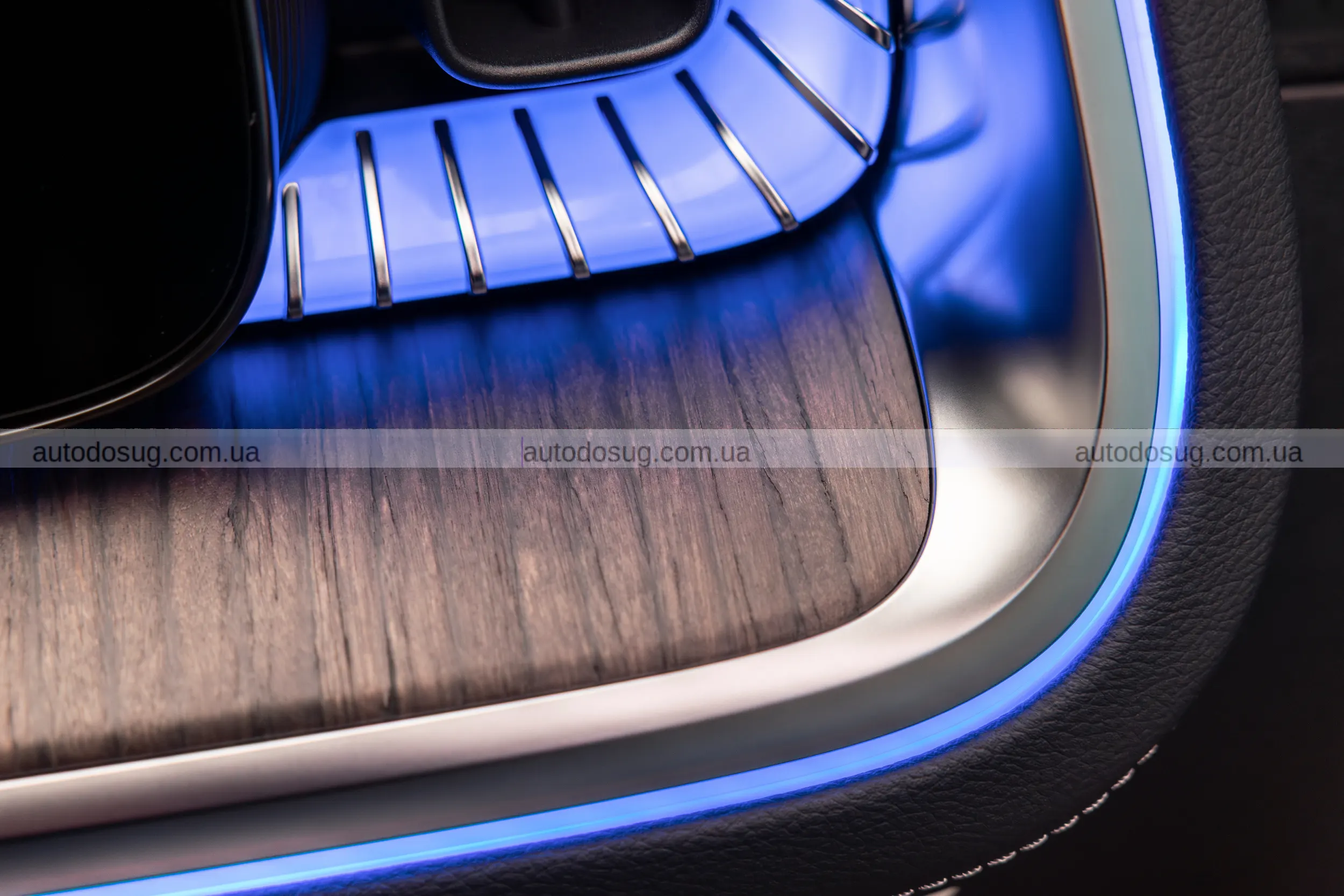 Mercedes переосмислює мінівен і створює розкішний електричний VLE