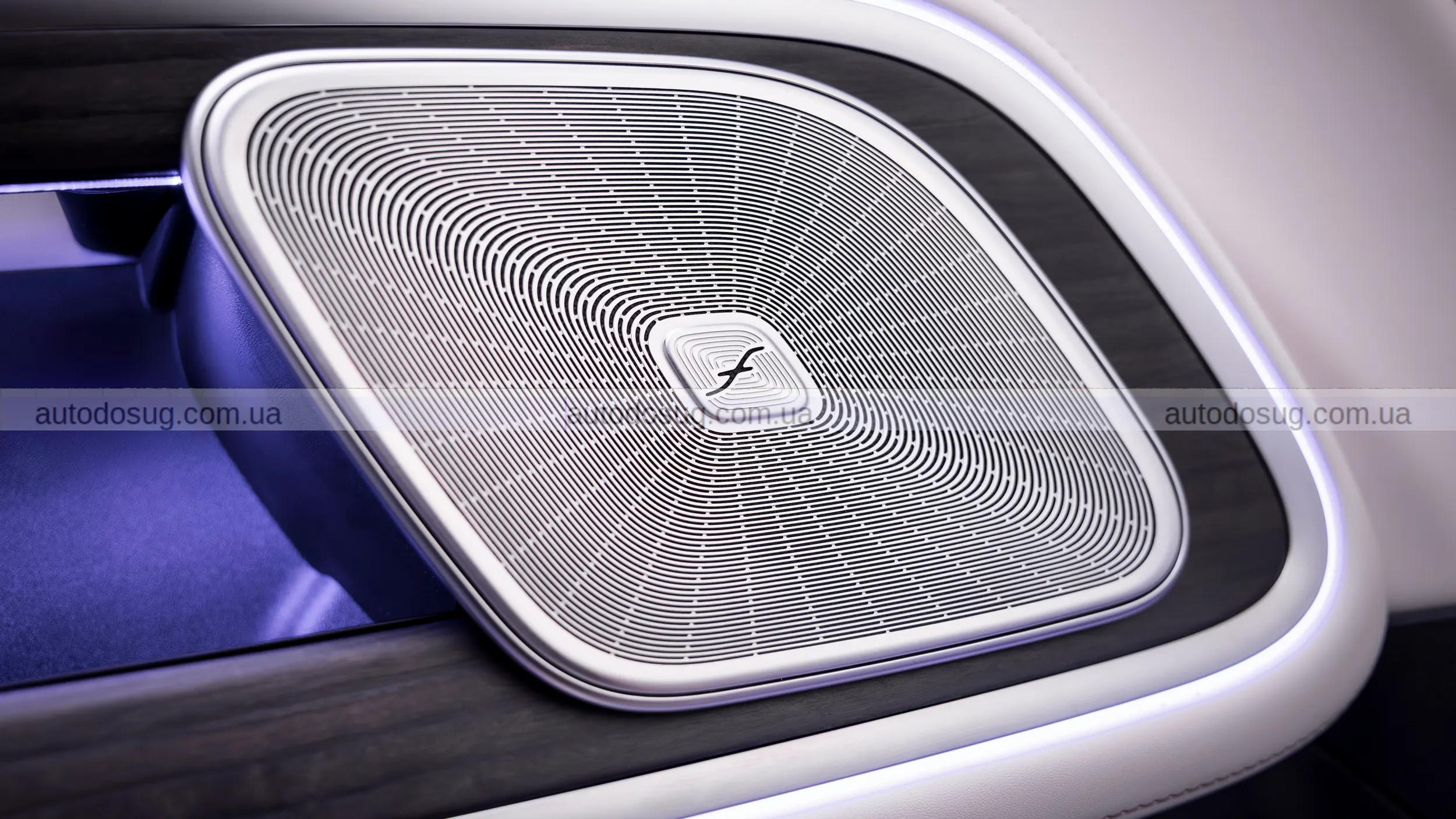 Mercedes переосмислює мінівен і створює розкішний електричний VLE