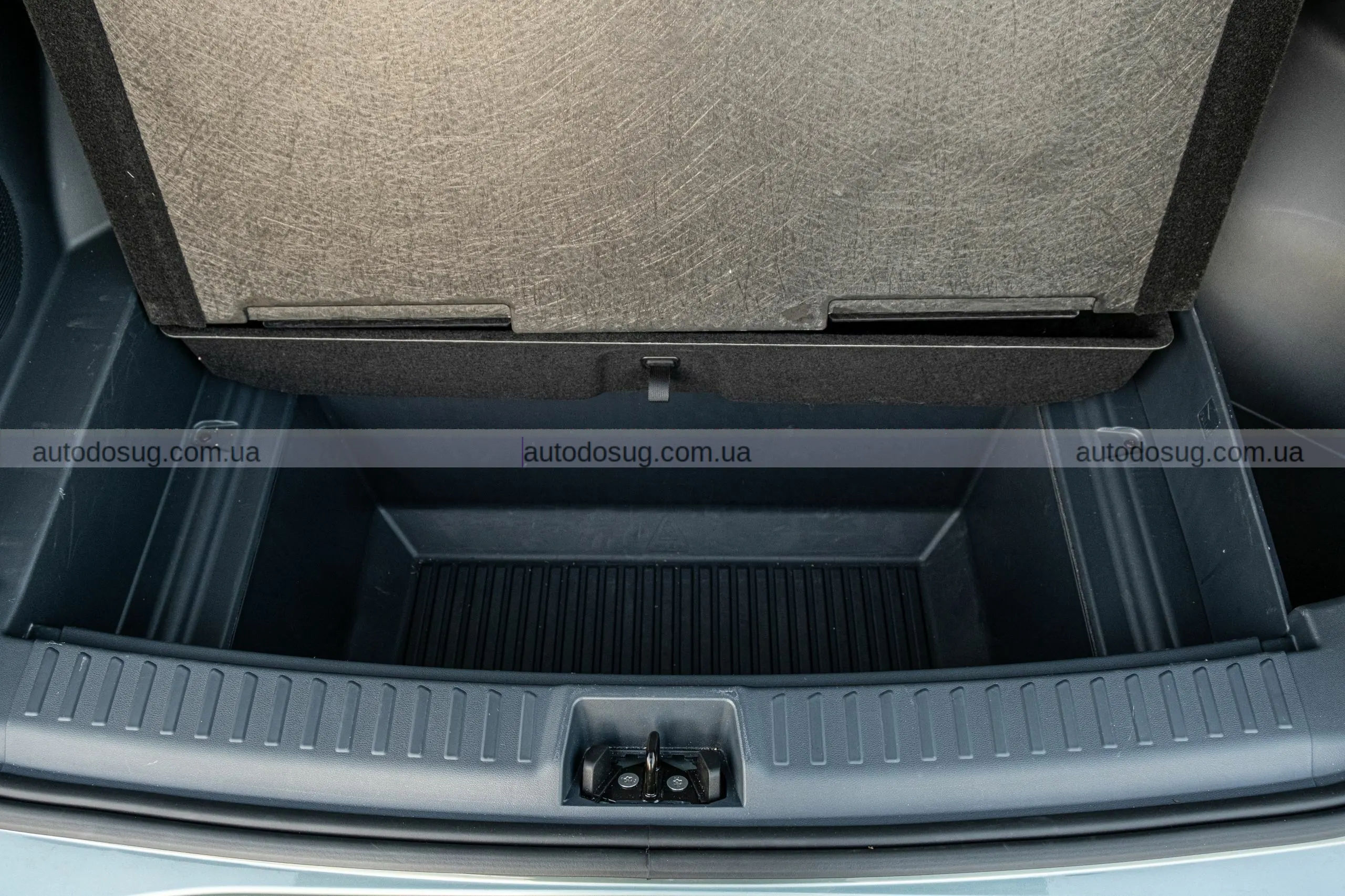 Новий Geely EX5 змінює уявлення про доступні електрокросовери