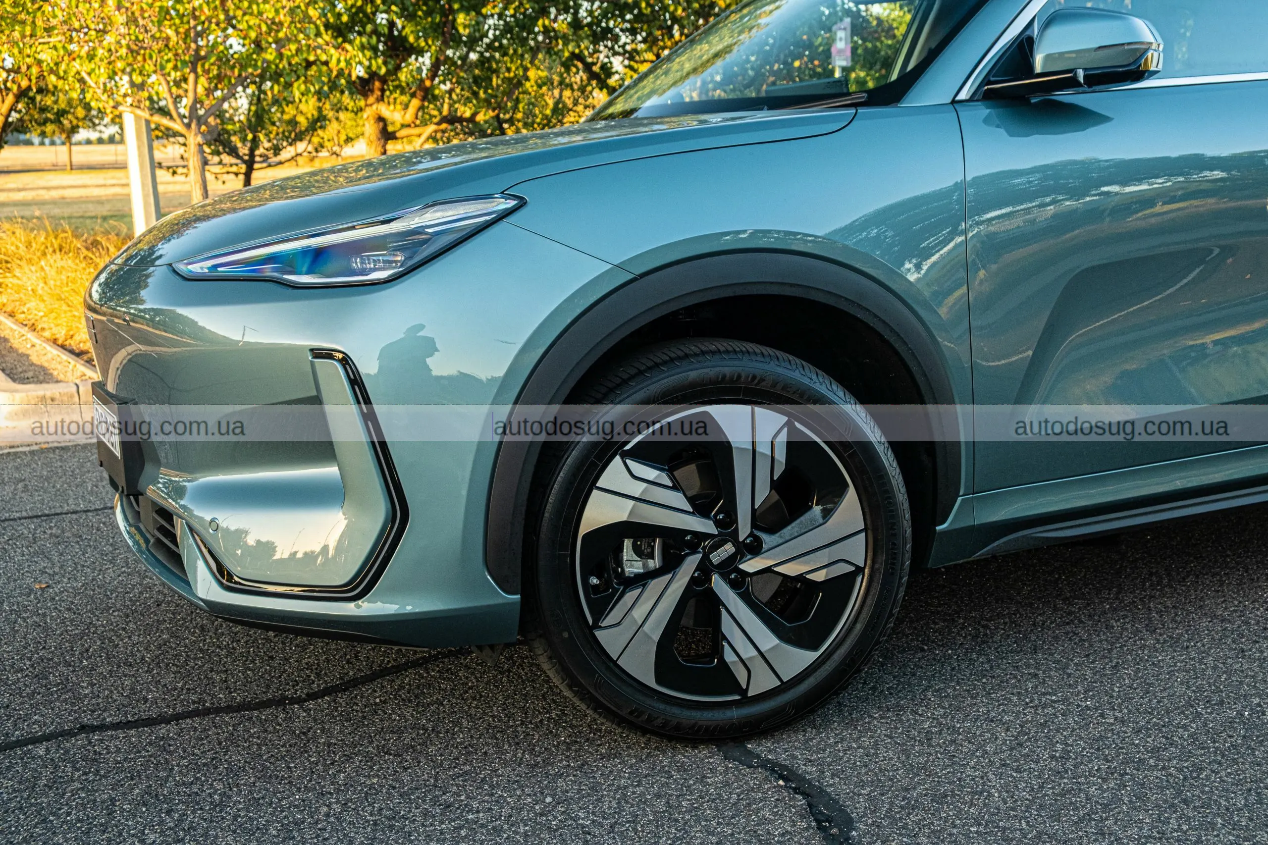 Новий Geely EX5 змінює уявлення про доступні електрокросовери