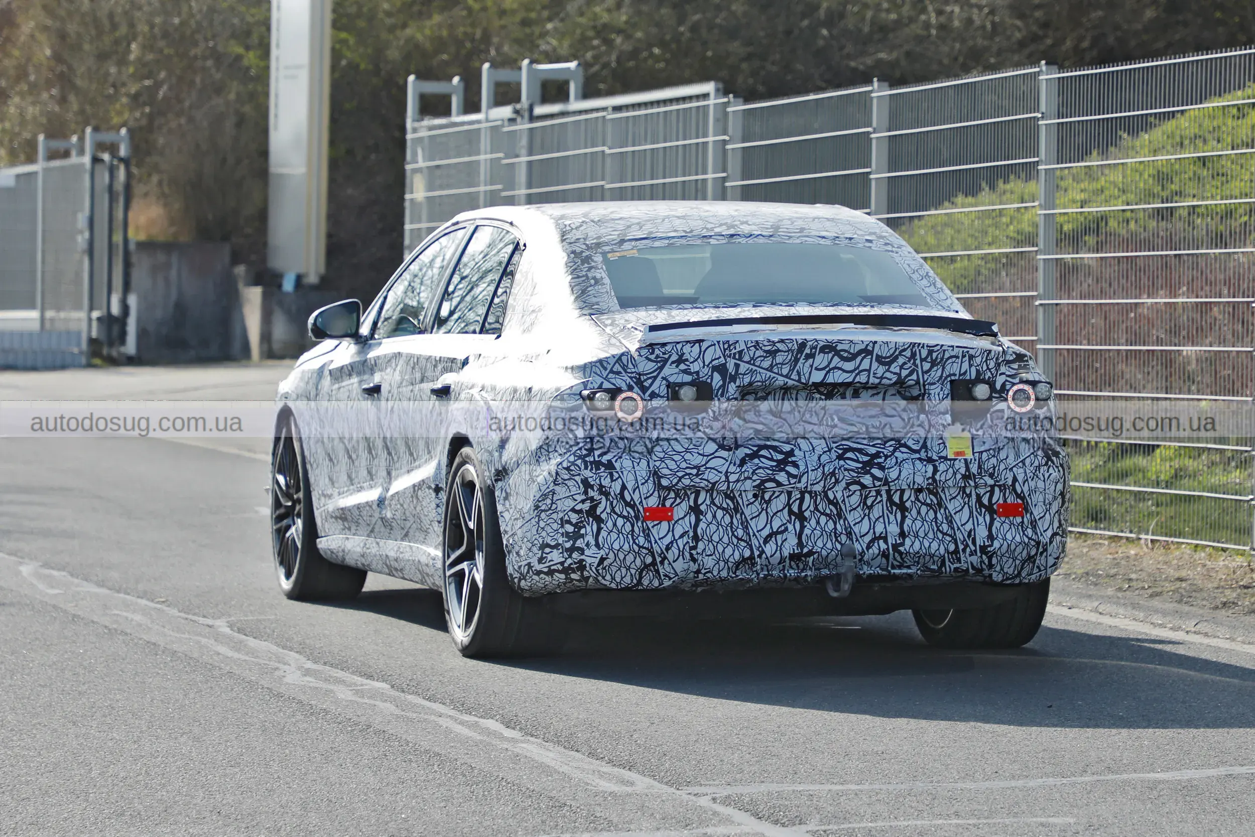 Новий Mercedes-AMG E-Class EQ готує електричний удар