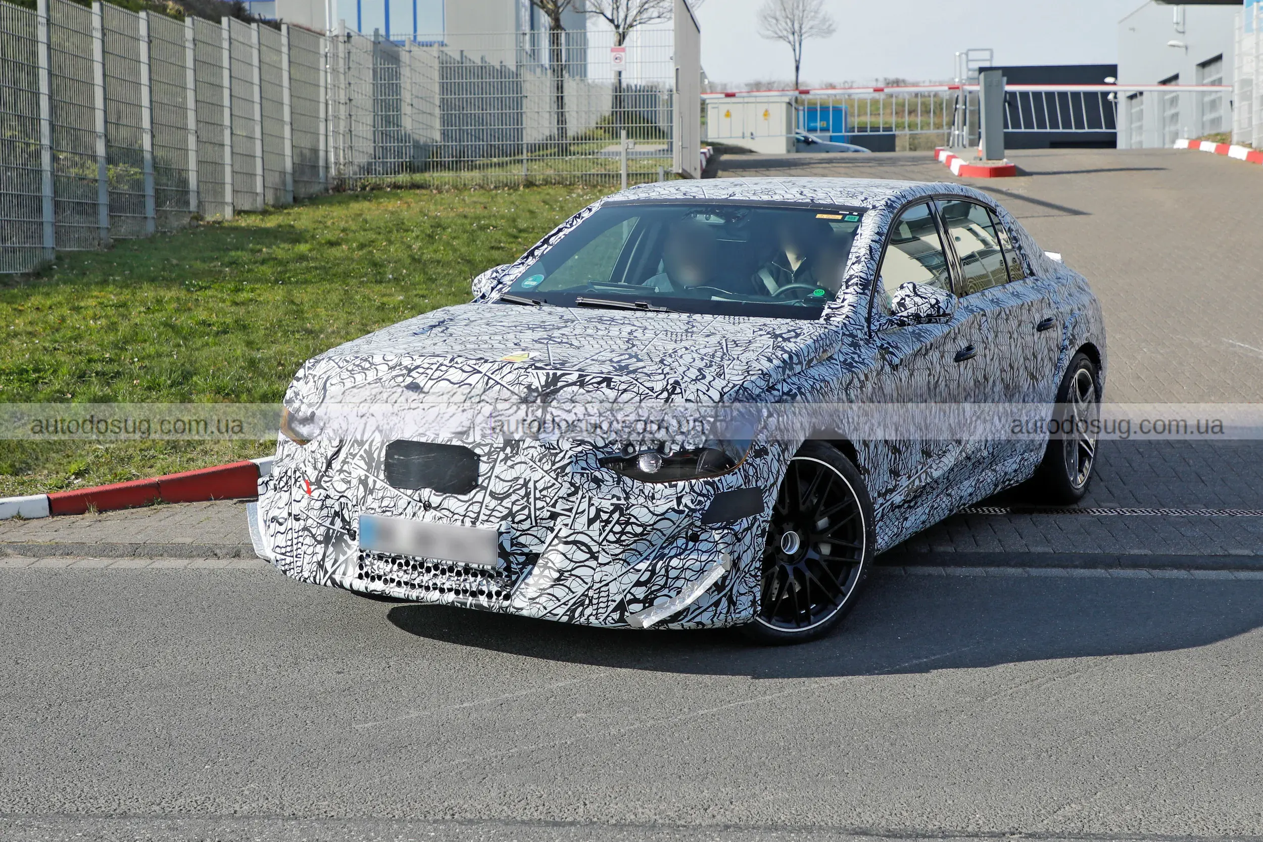 Новий Mercedes-AMG E-Class EQ готує електричний удар