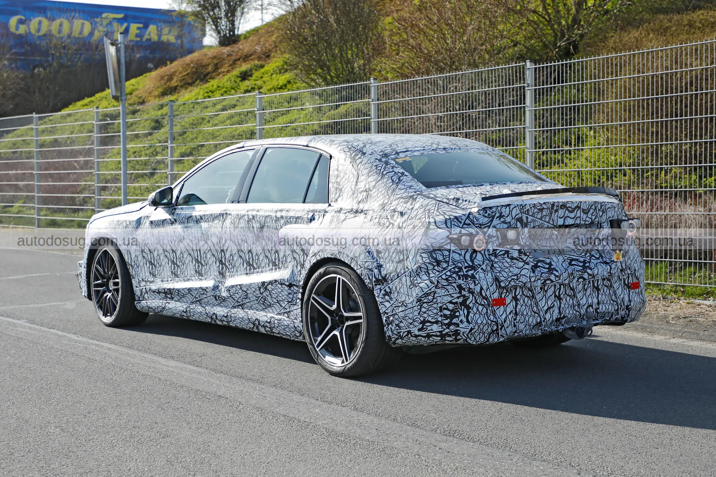 Новий Mercedes-AMG E-Class EQ готує електричний удар