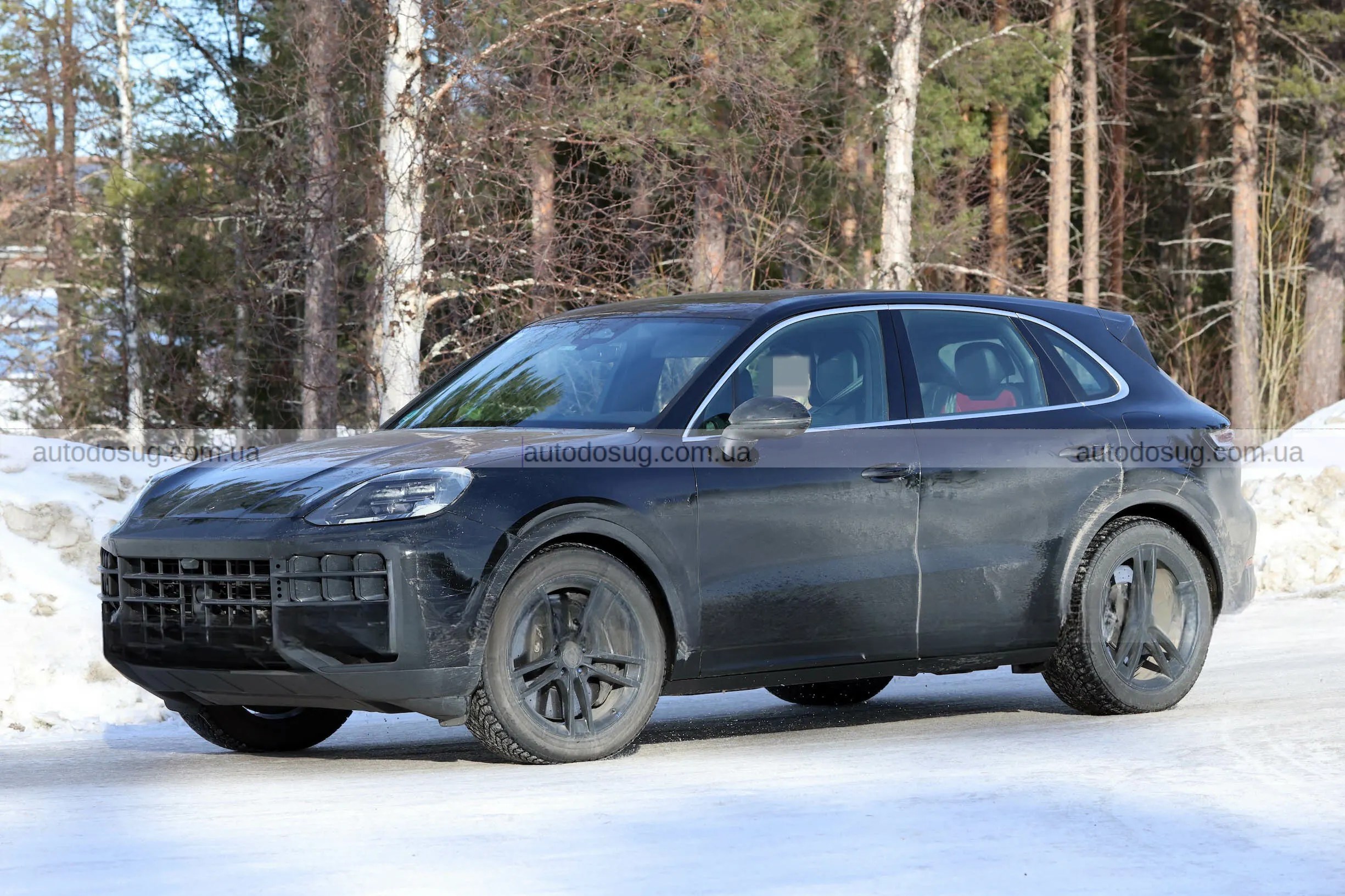 Porsche готує новий удар і перезапускає гібридний Cayenne