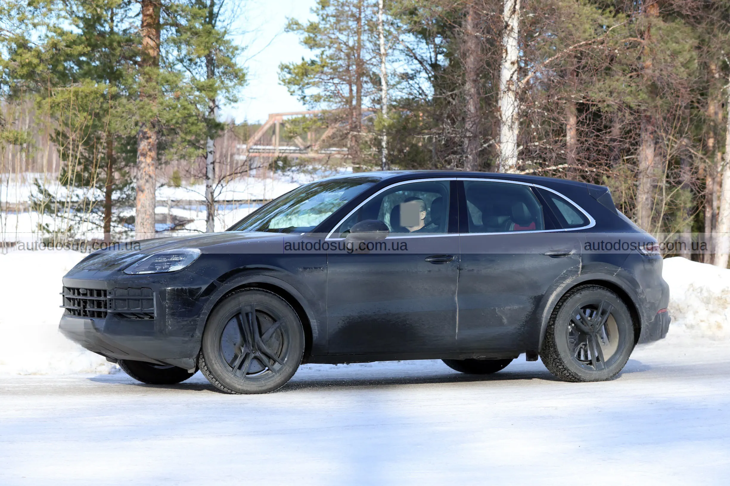 Porsche готує новий удар і перезапускає гібридний Cayenne