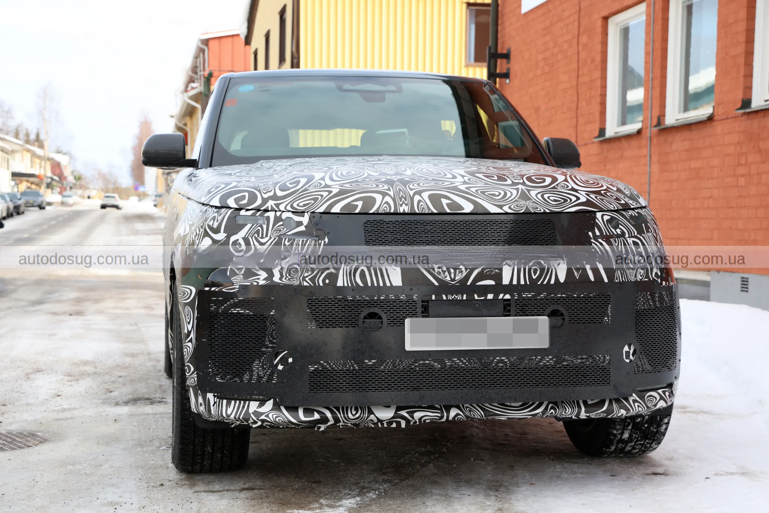 Range Rover Sport готує оновлення і показує новий дизайн у зимових тестах