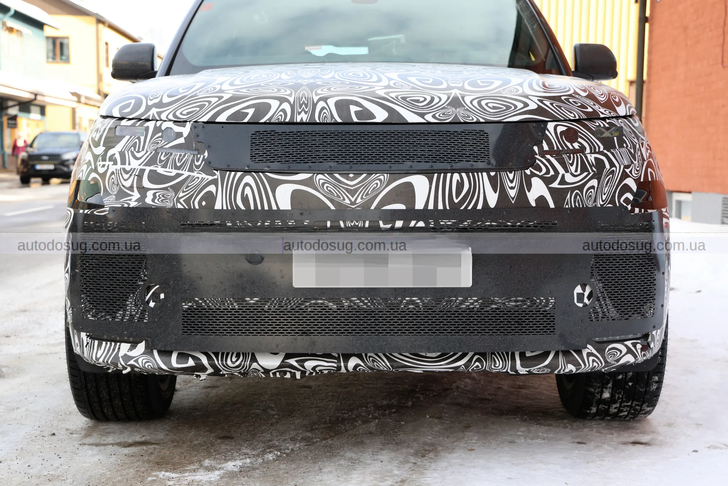 Range Rover Sport готує оновлення і показує новий дизайн у зимових тестах