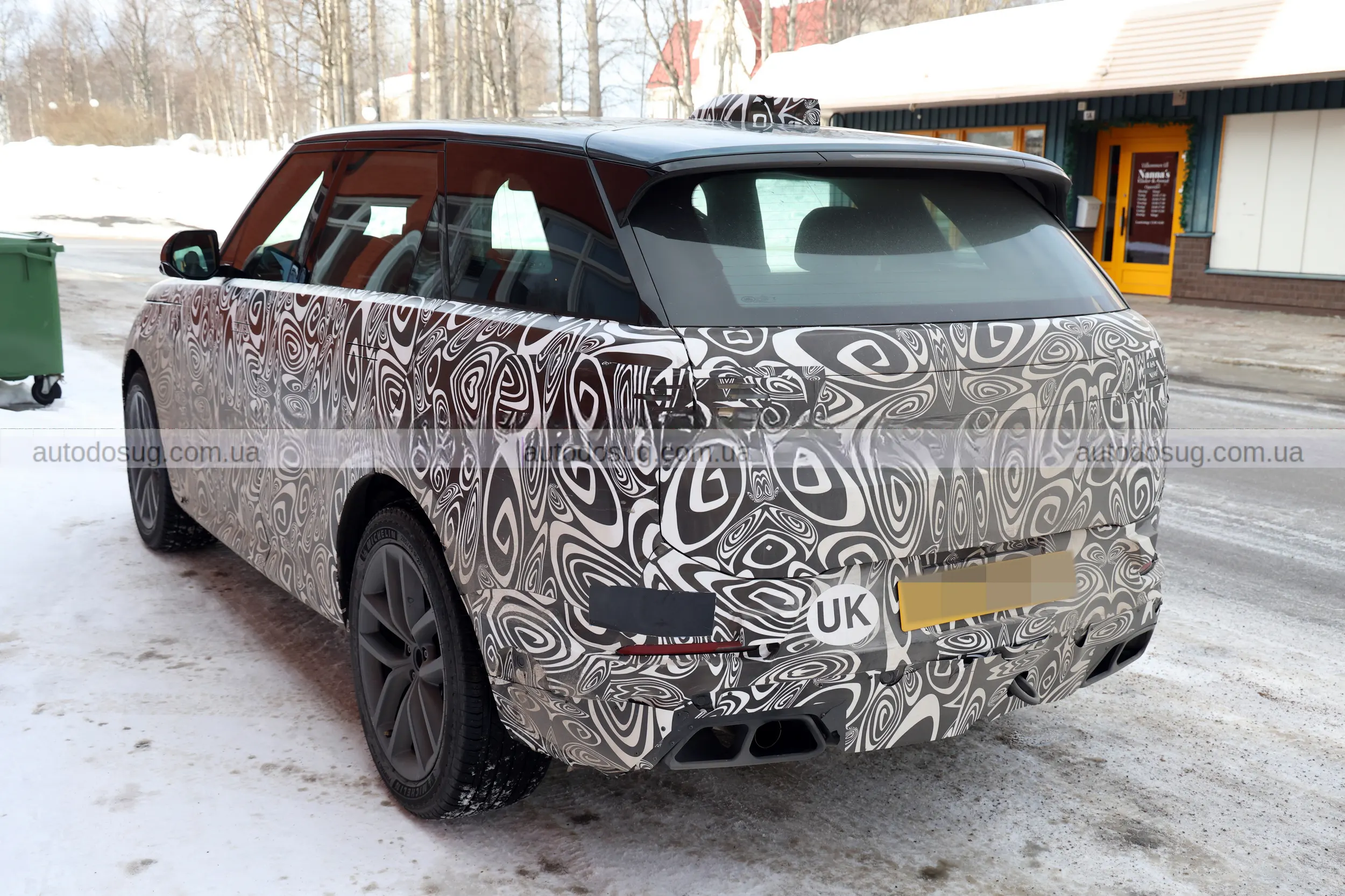 Range Rover Sport готує оновлення і показує новий дизайн у зимових тестах