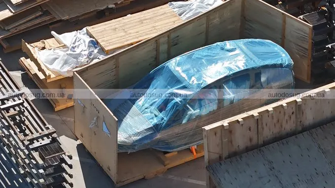 Tesla готує новий Model Y L. Відеозаписи з заводу в Техасі