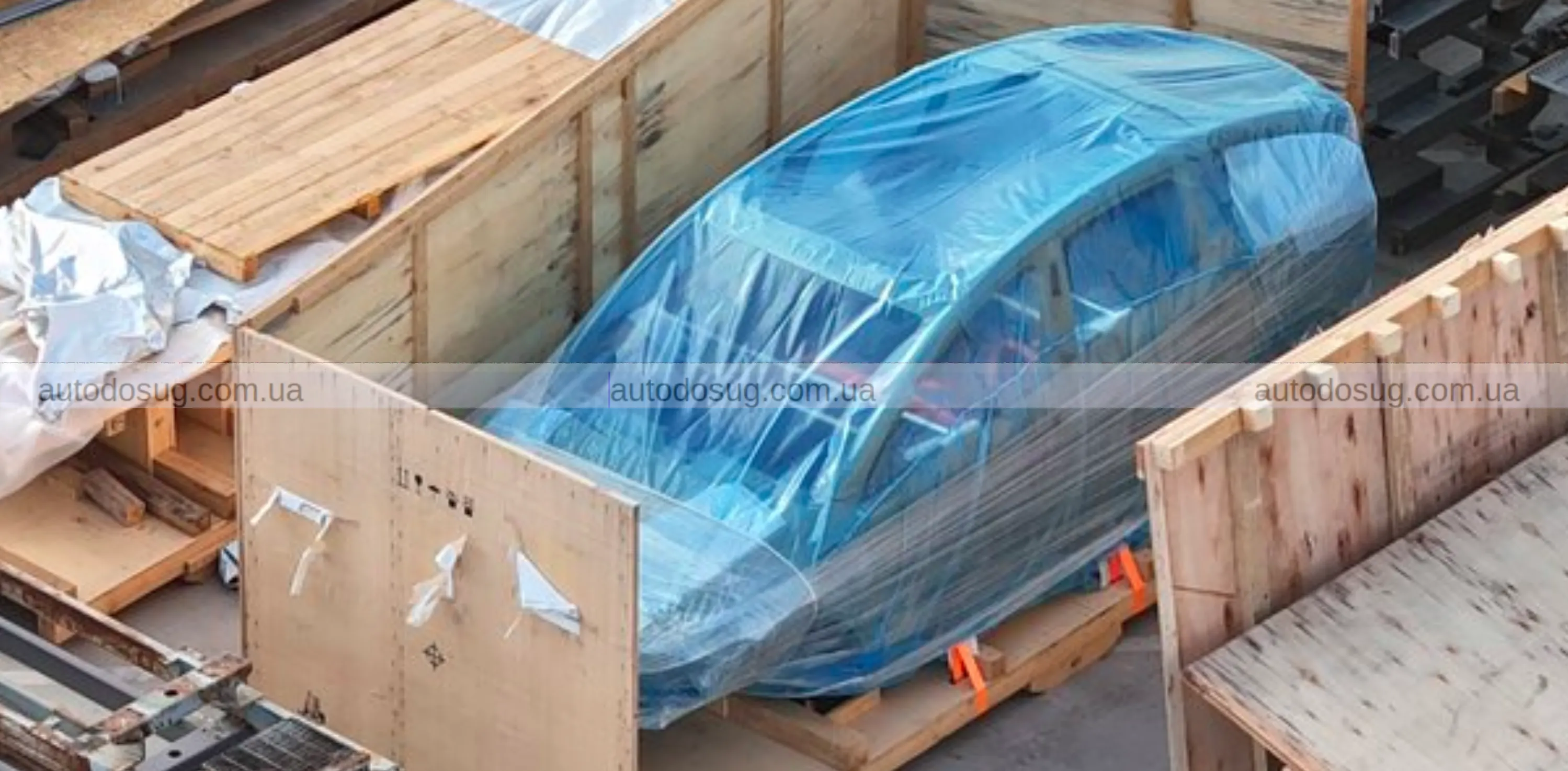 Tesla готує новий Model Y L. Відеозаписи з заводу в Техасі