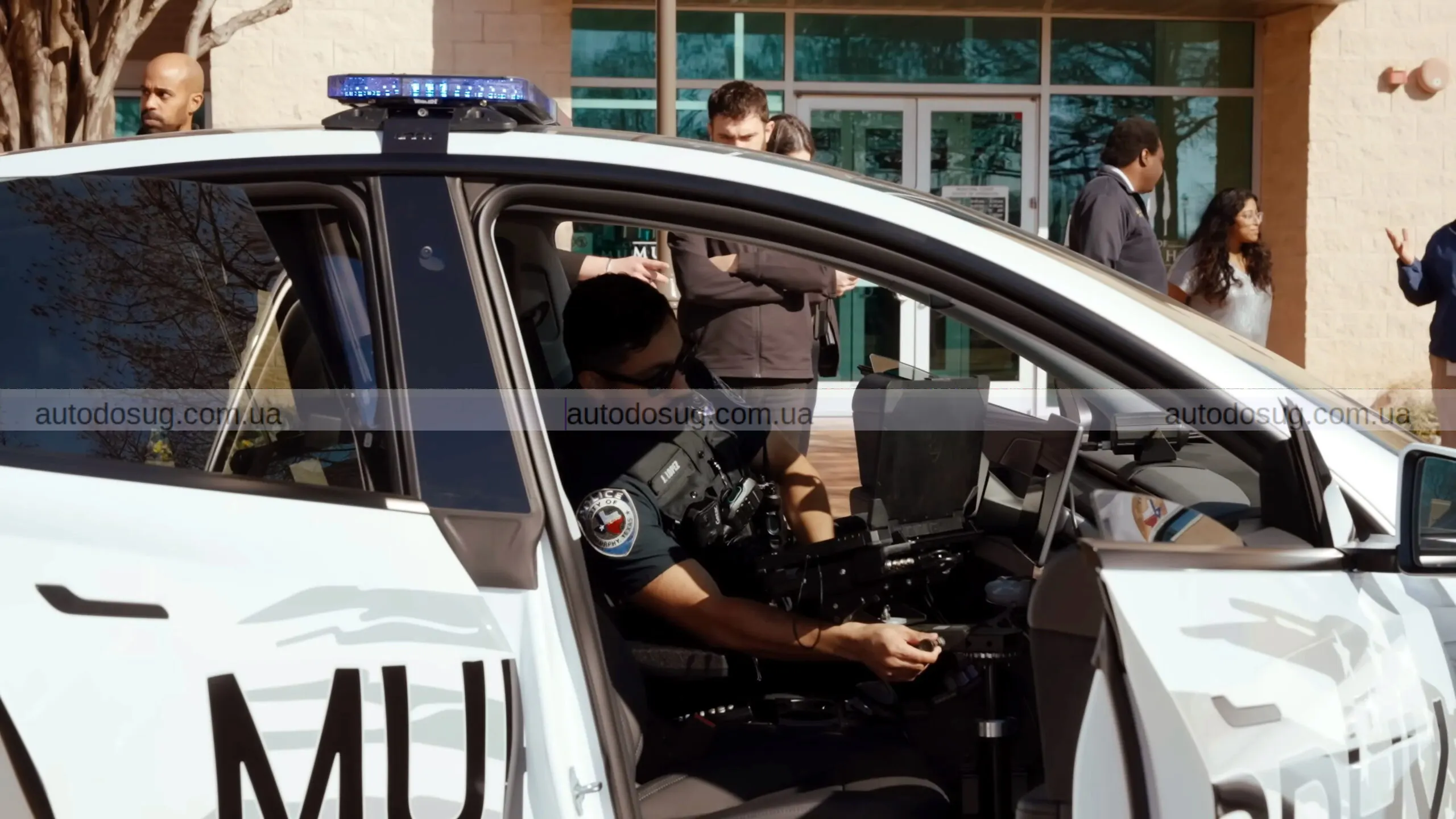 Tesla Model Y стає поліцейським електрокаром і може змінити роботу патрулів