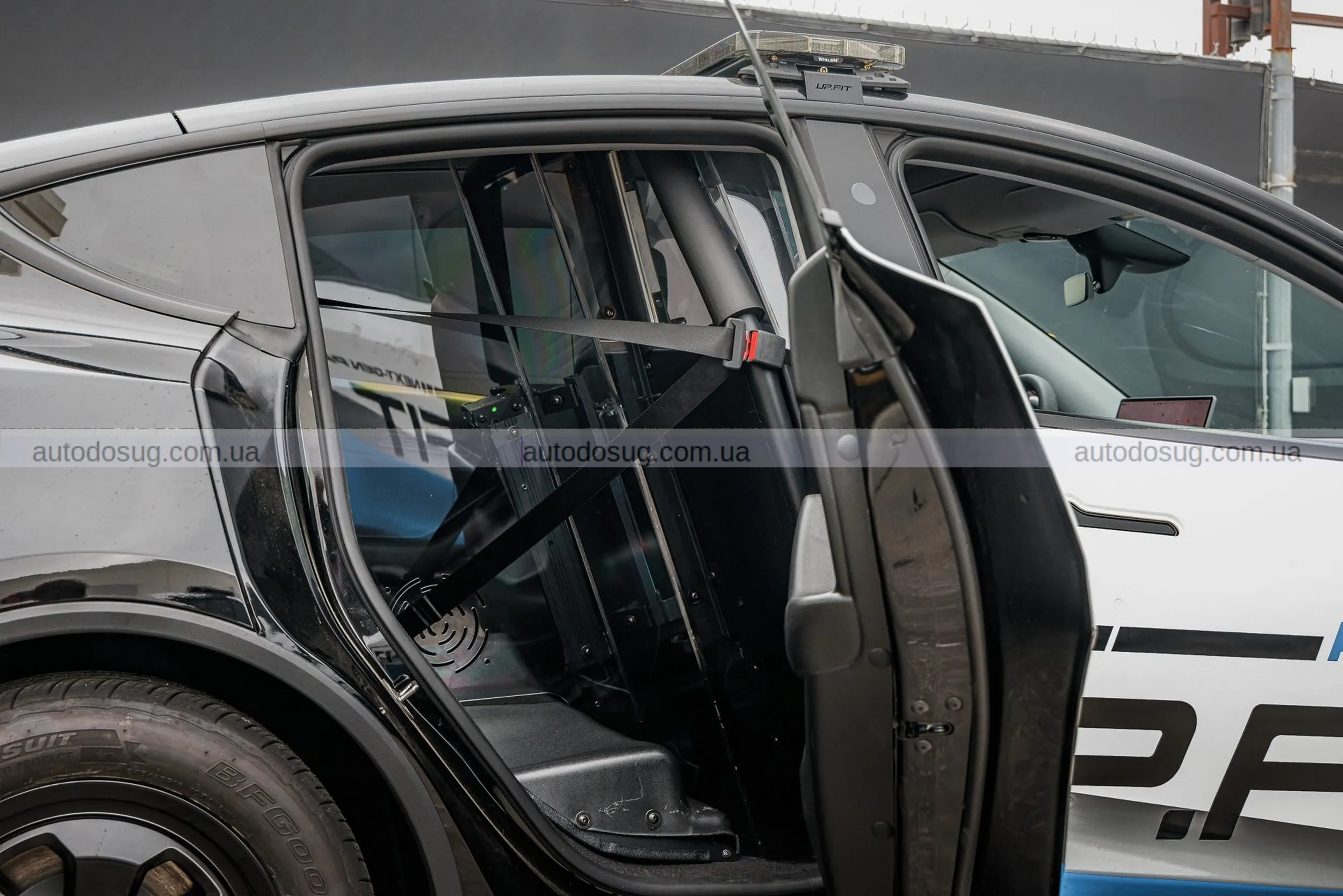 Tesla Model Y стає поліцейським електрокаром і може змінити роботу патрулів