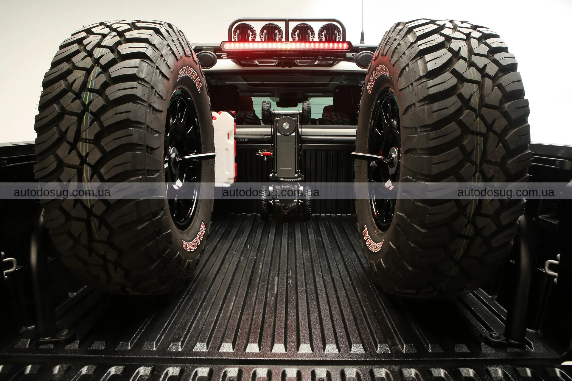 Toyota готує TRD Hammer і заходить у гру проти Raptor на повній швидкості