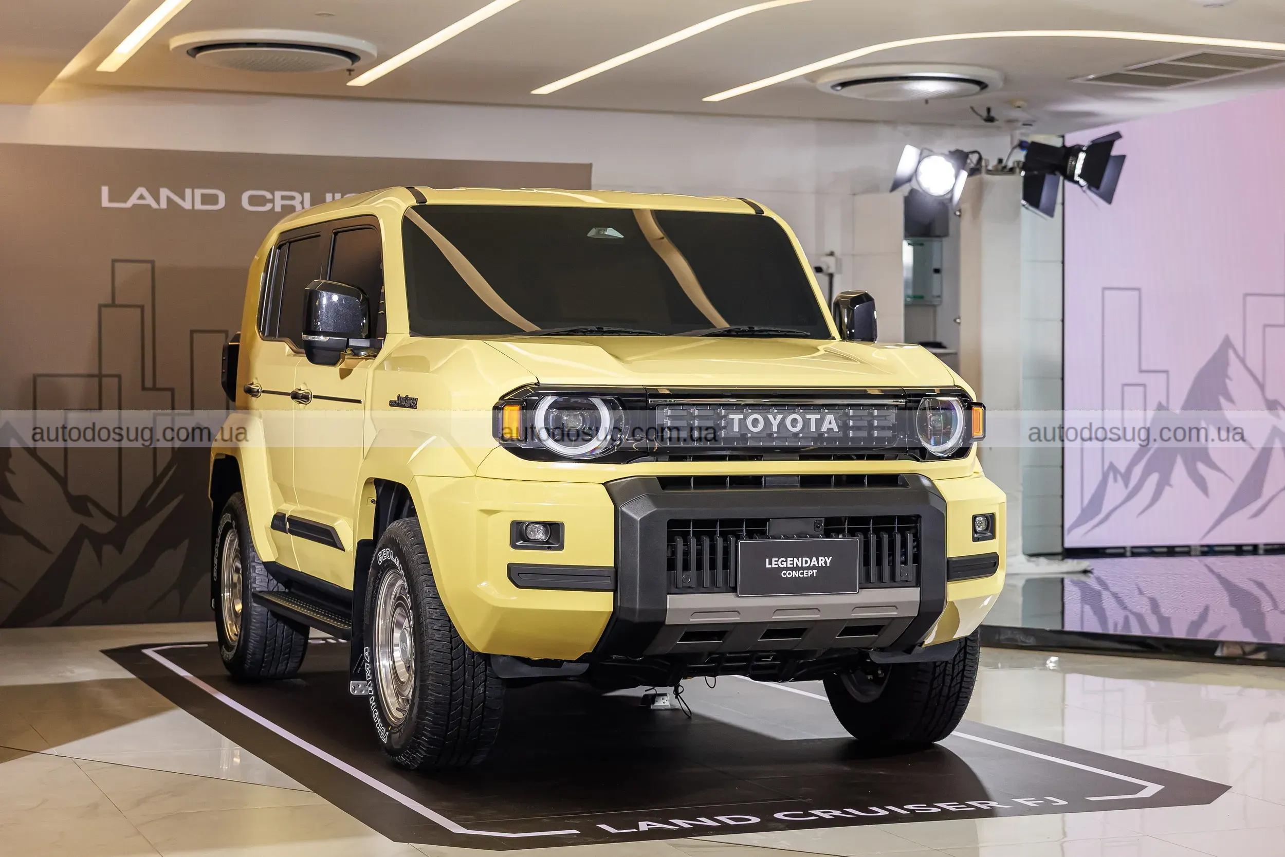 Toyota Land Cruiser FJ повертає дух легенди у новому компактному форматі