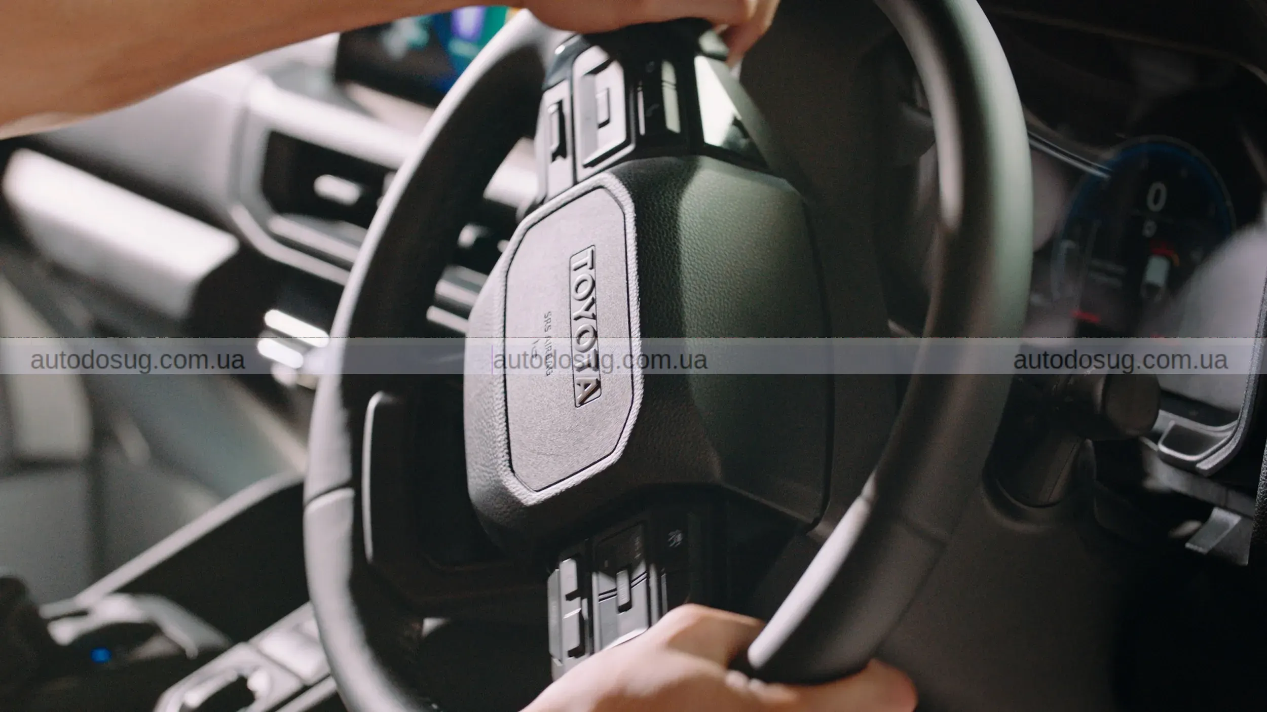 Toyota Land Cruiser FJ повертає дух легенди у новому компактному форматі