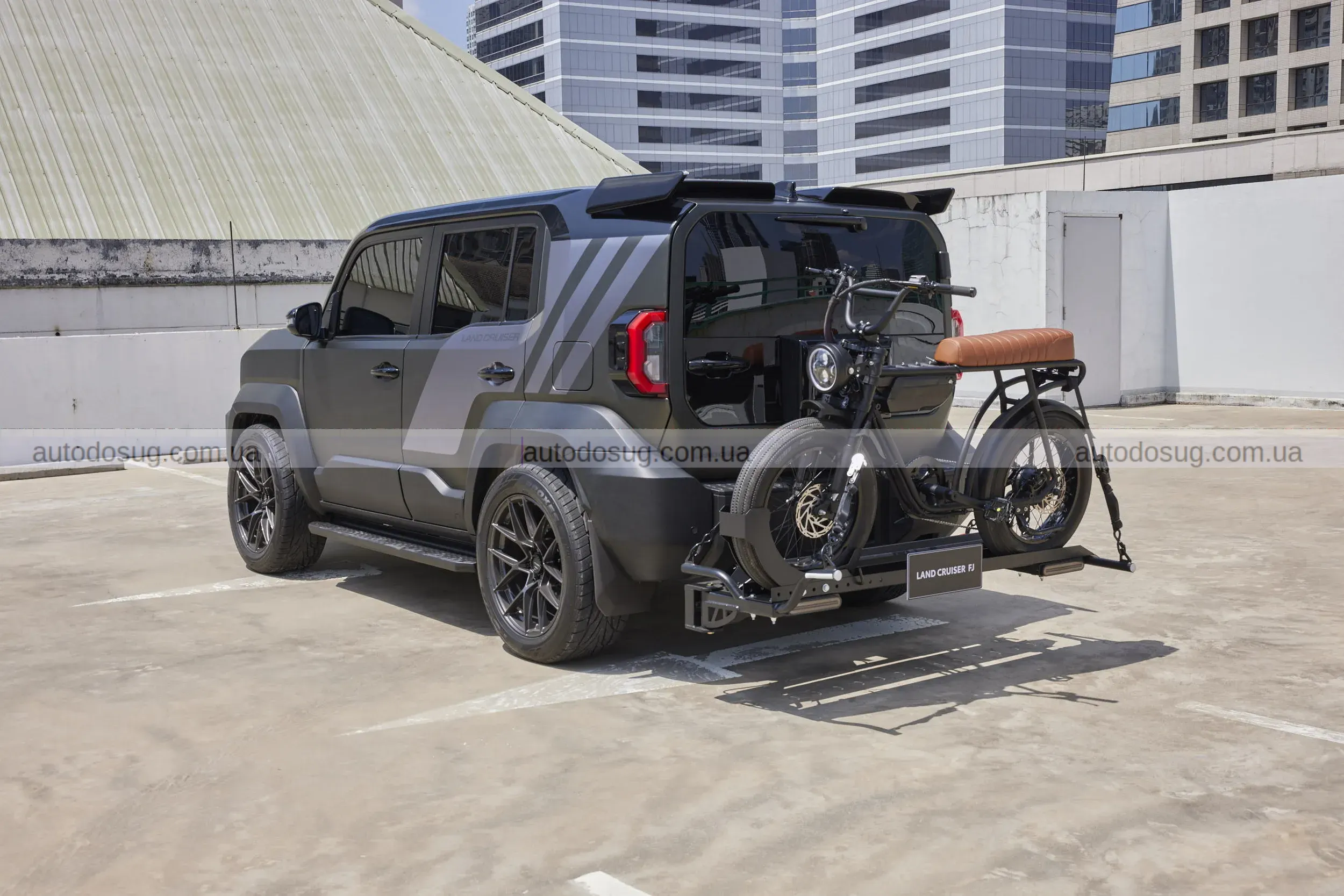 Toyota Land Cruiser FJ повертає дух легенди у новому компактному форматі