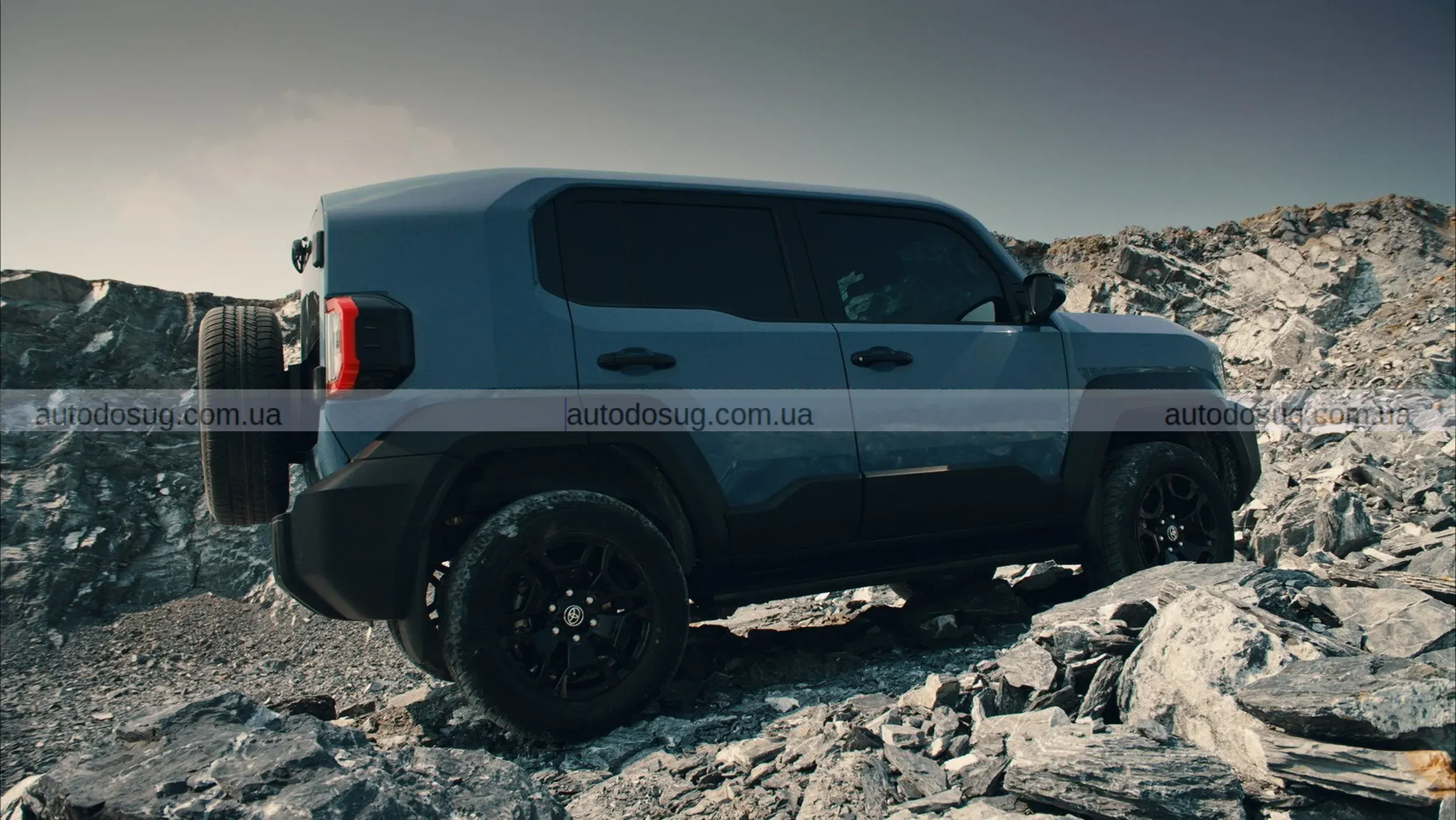 Toyota Land Cruiser FJ повертає дух легенди у новому компактному форматі