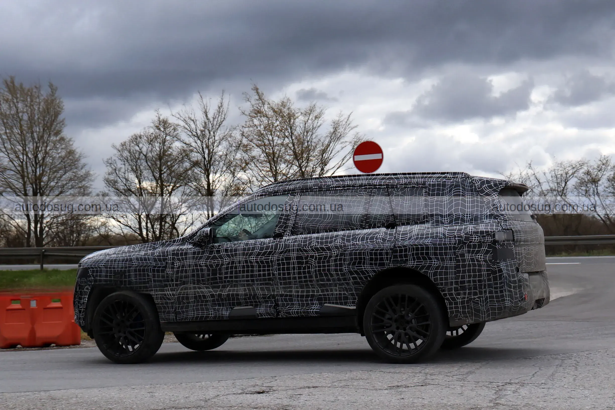 BMW готує електричний флагман iX7, що змінює логіку