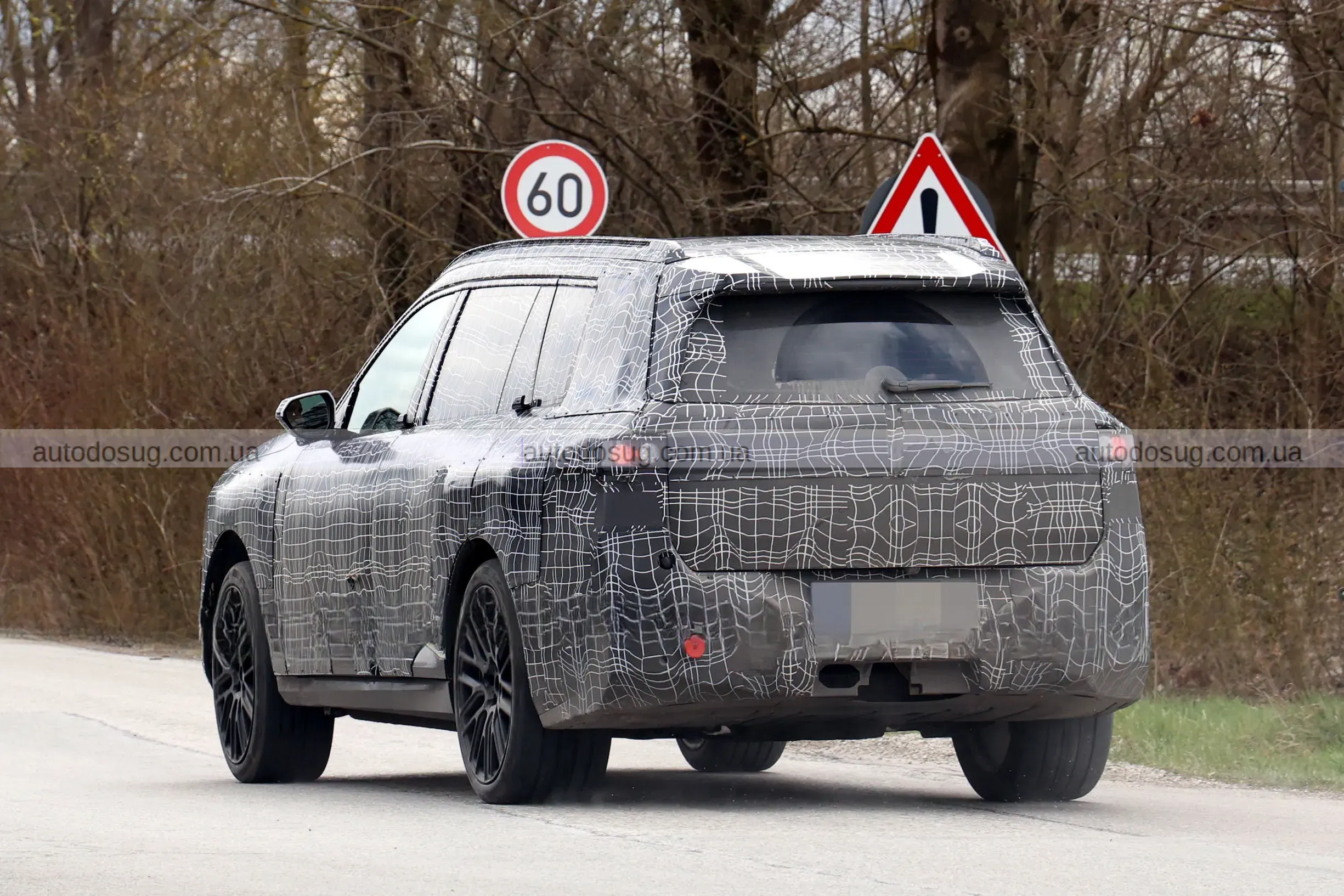 BMW готує електричний флагман iX7, що змінює логіку