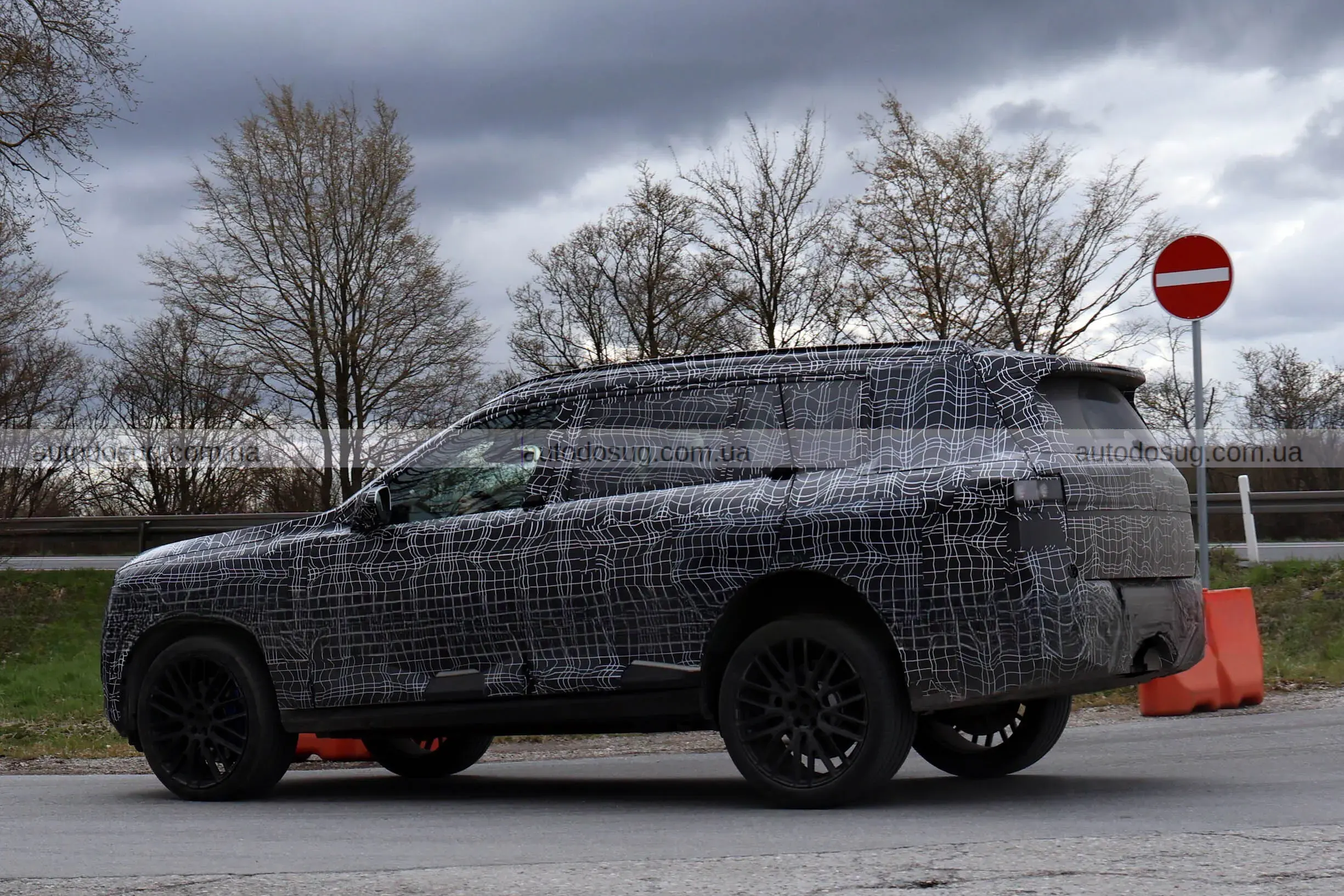 BMW готує електричний флагман iX7, що змінює логіку