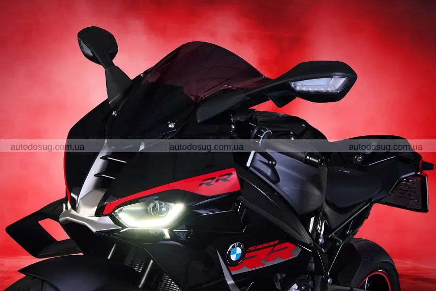 BMW зібрала в одну серію M2 і рідкісні байки