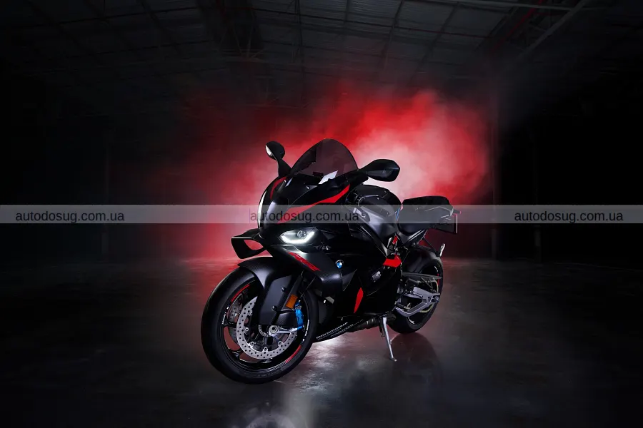 BMW зібрала в одну серію M2 і рідкісні байки