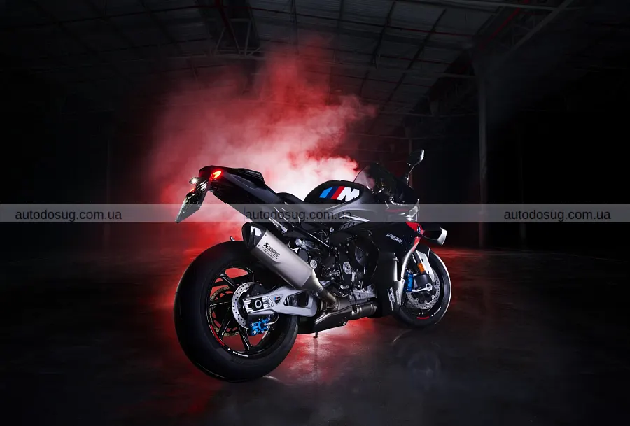 BMW зібрала в одну серію M2 і рідкісні байки