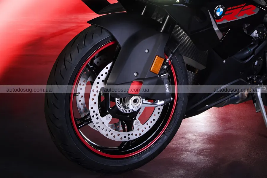 BMW зібрала в одну серію M2 і рідкісні байки