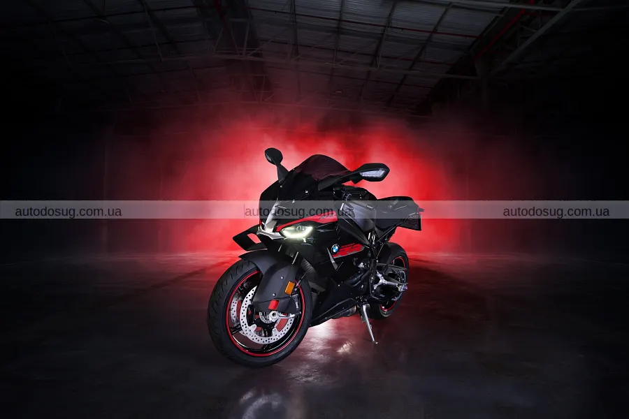 BMW зібрала в одну серію M2 і рідкісні байки