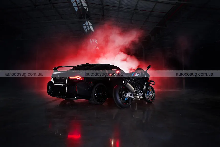 BMW зібрала в одну серію M2 і рідкісні байки