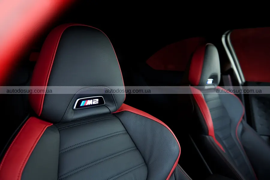 BMW зібрала в одну серію M2 і рідкісні байки