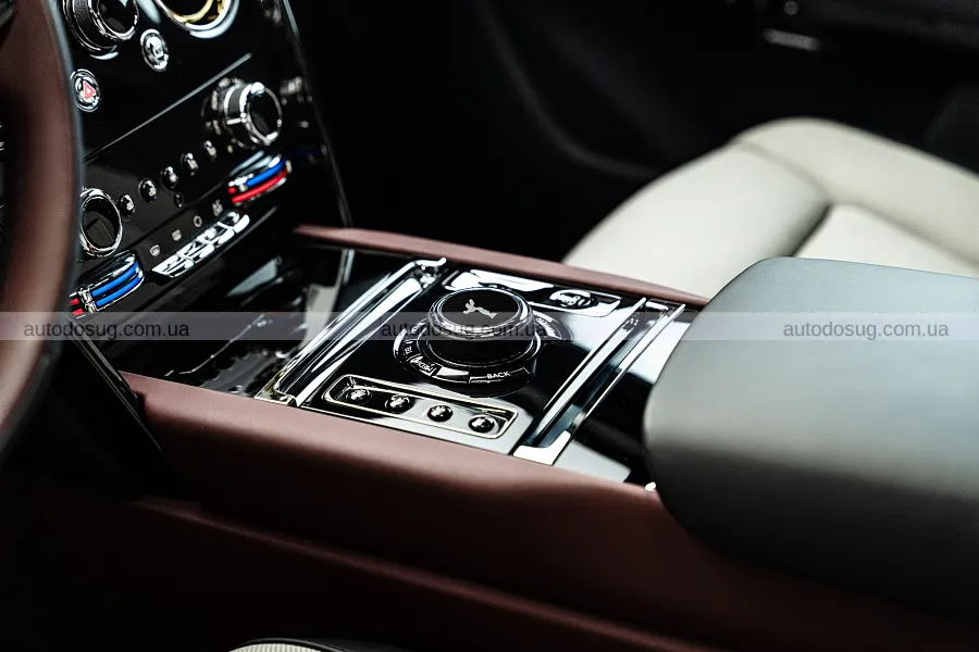 Броньований Rolls-Royce Cullinan зберіг розкішний вигляд