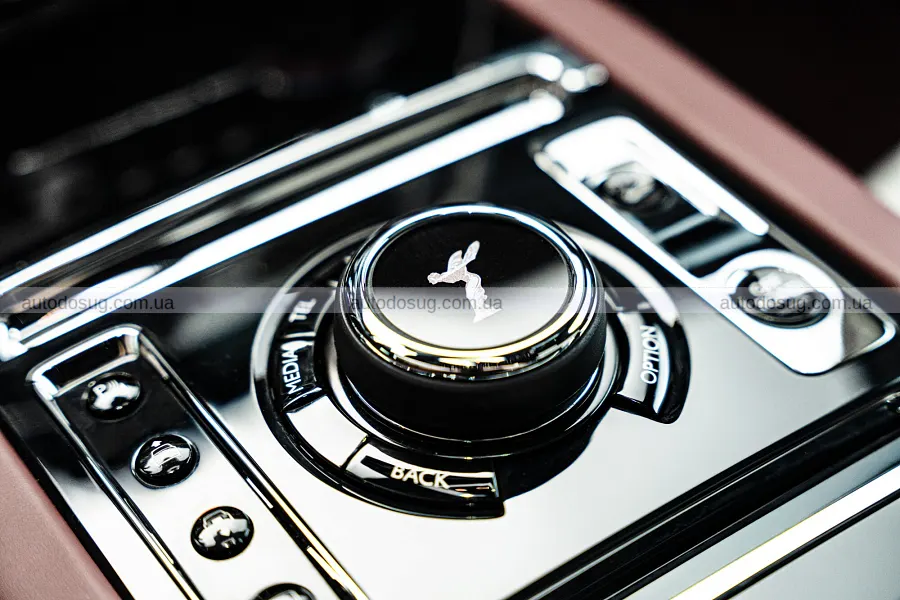 Броньований Rolls-Royce Cullinan зберіг розкішний вигляд