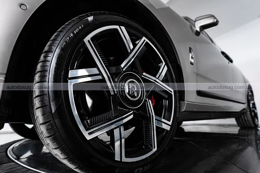 Броньований Rolls-Royce Cullinan зберіг розкішний вигляд