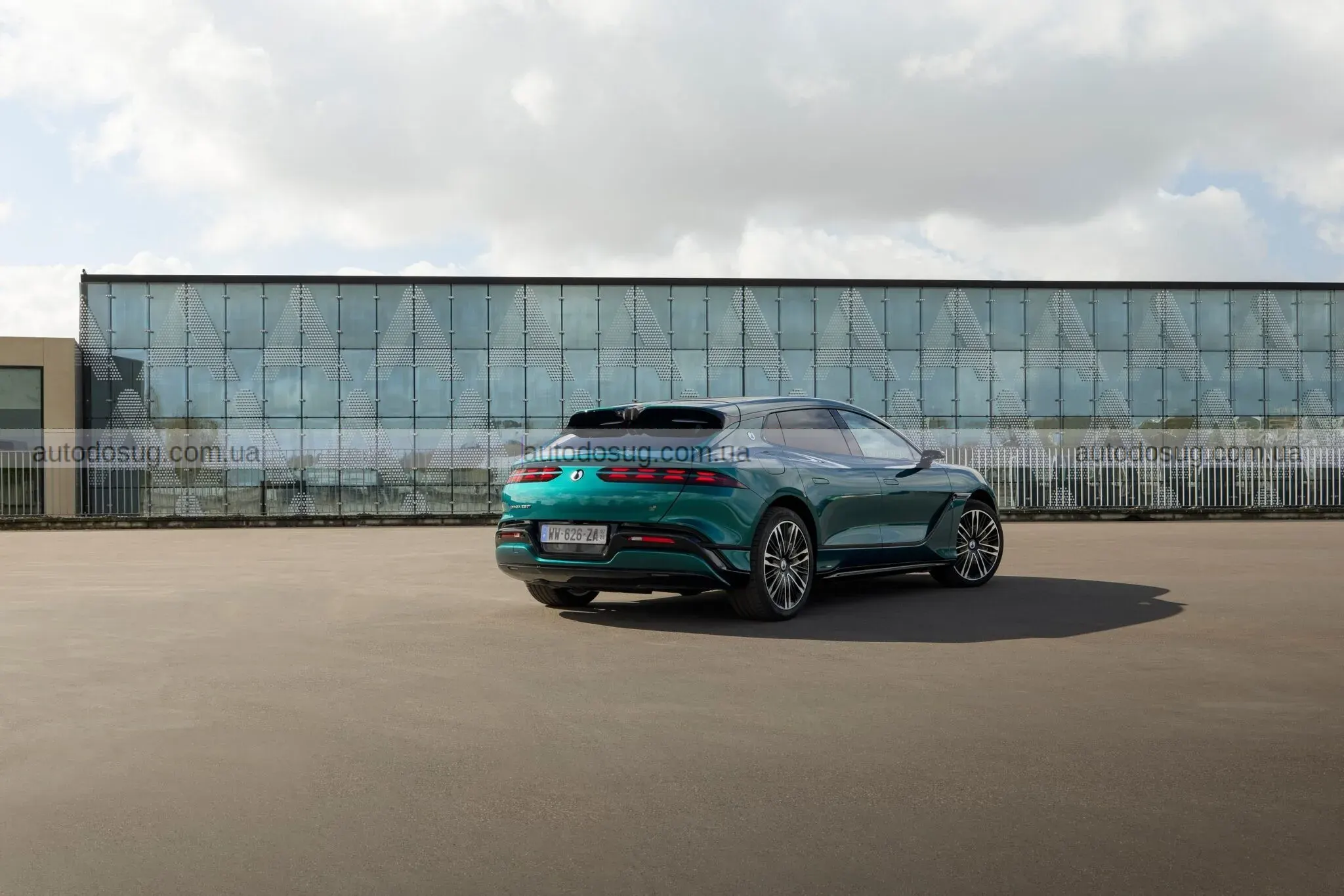 Denza виходить у Європу і ламає уявлення про преміум