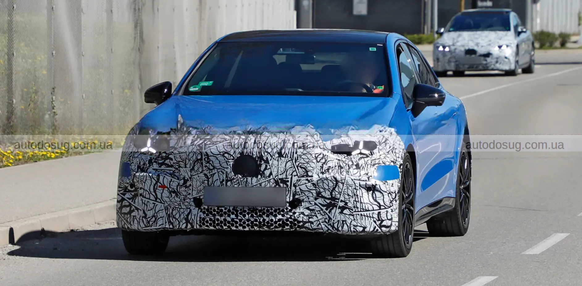 Електричний Mercedes C-Class EQ вичерпує камуфляж