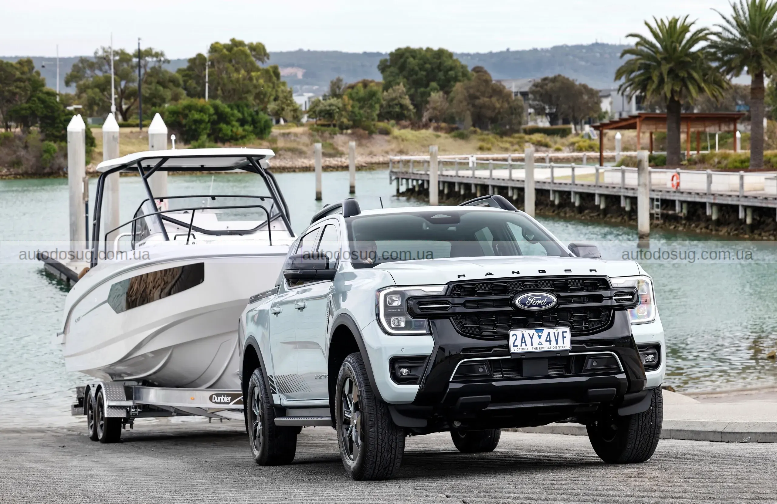 Ford роздає паливо разом із авто