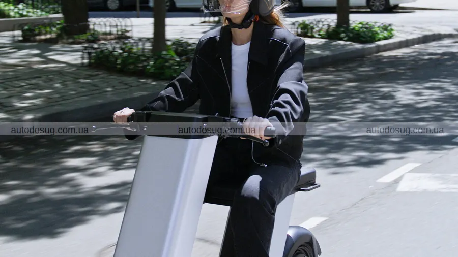 Infinite Machine Olto розмиває межу з мопедом