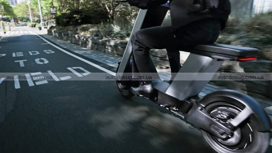 Infinite Machine Olto розмиває межу з мопедом