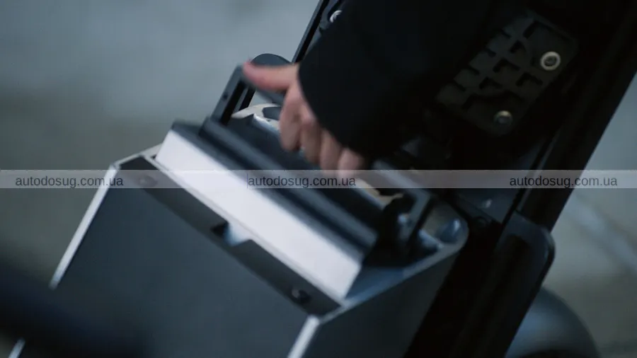 Infinite Machine Olto розмиває межу з мопедом