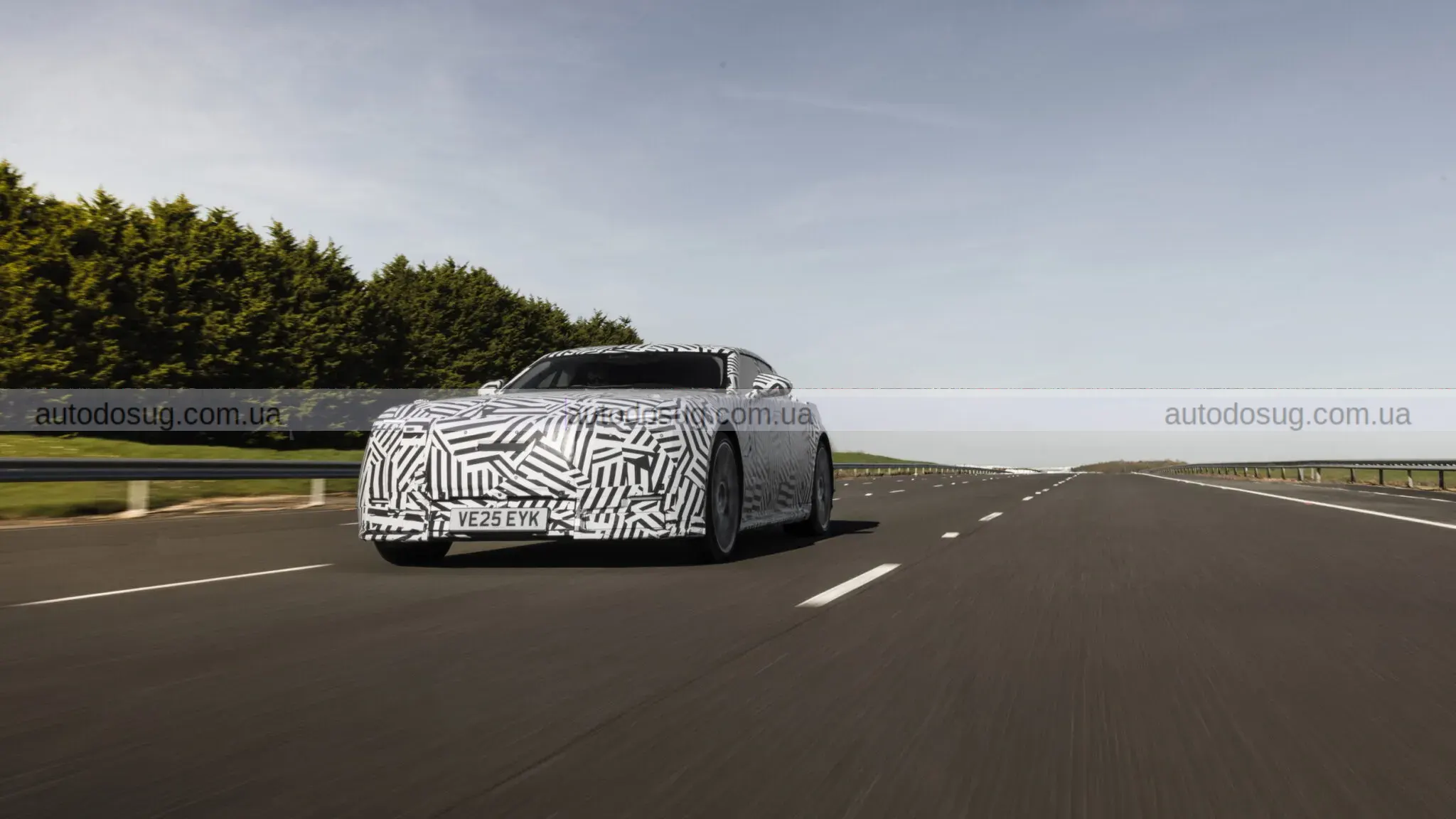 Jaguar хоче конкурувати з Bentley та змінює салон