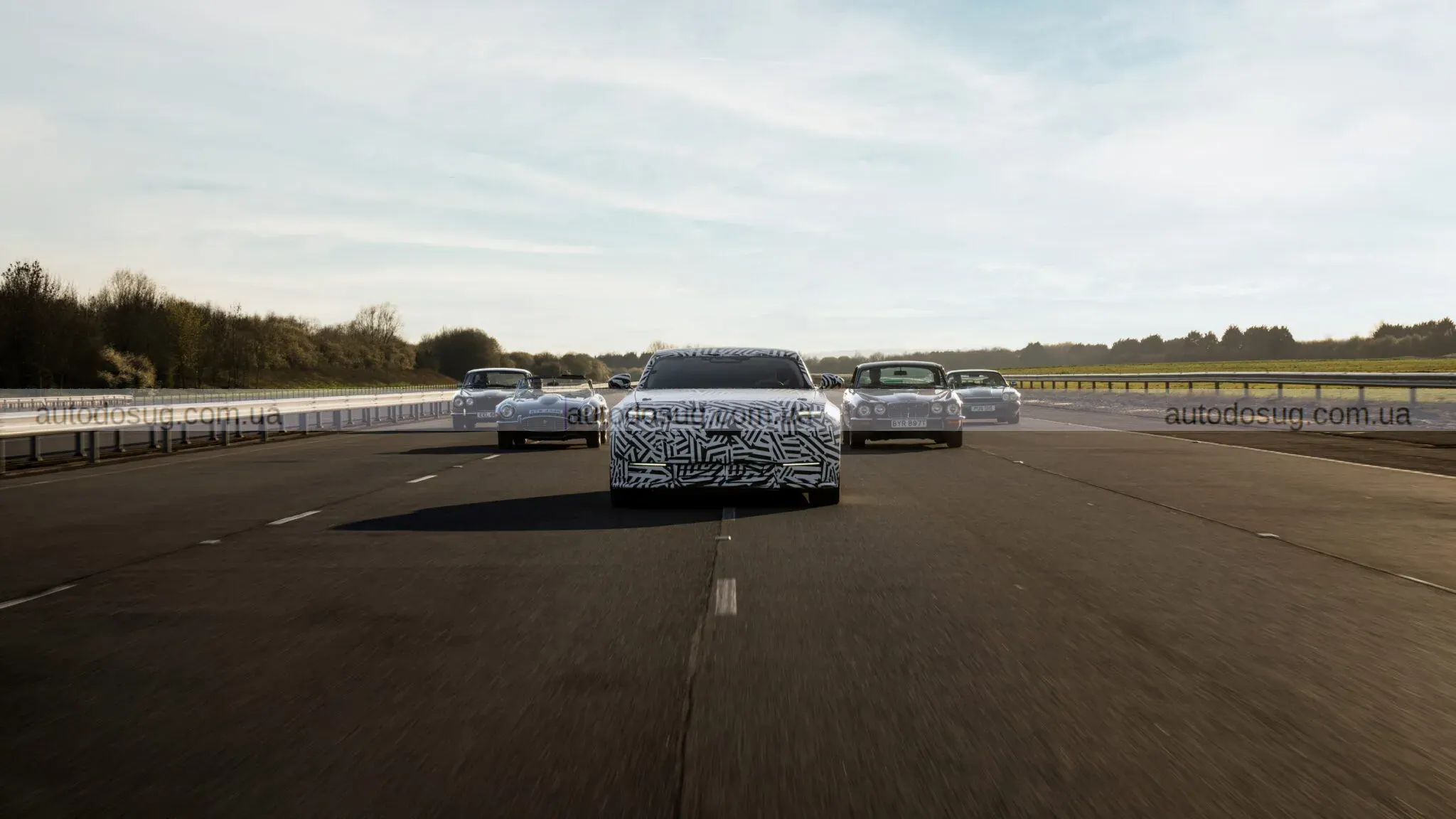 Jaguar хоче конкурувати з Bentley та змінює салон