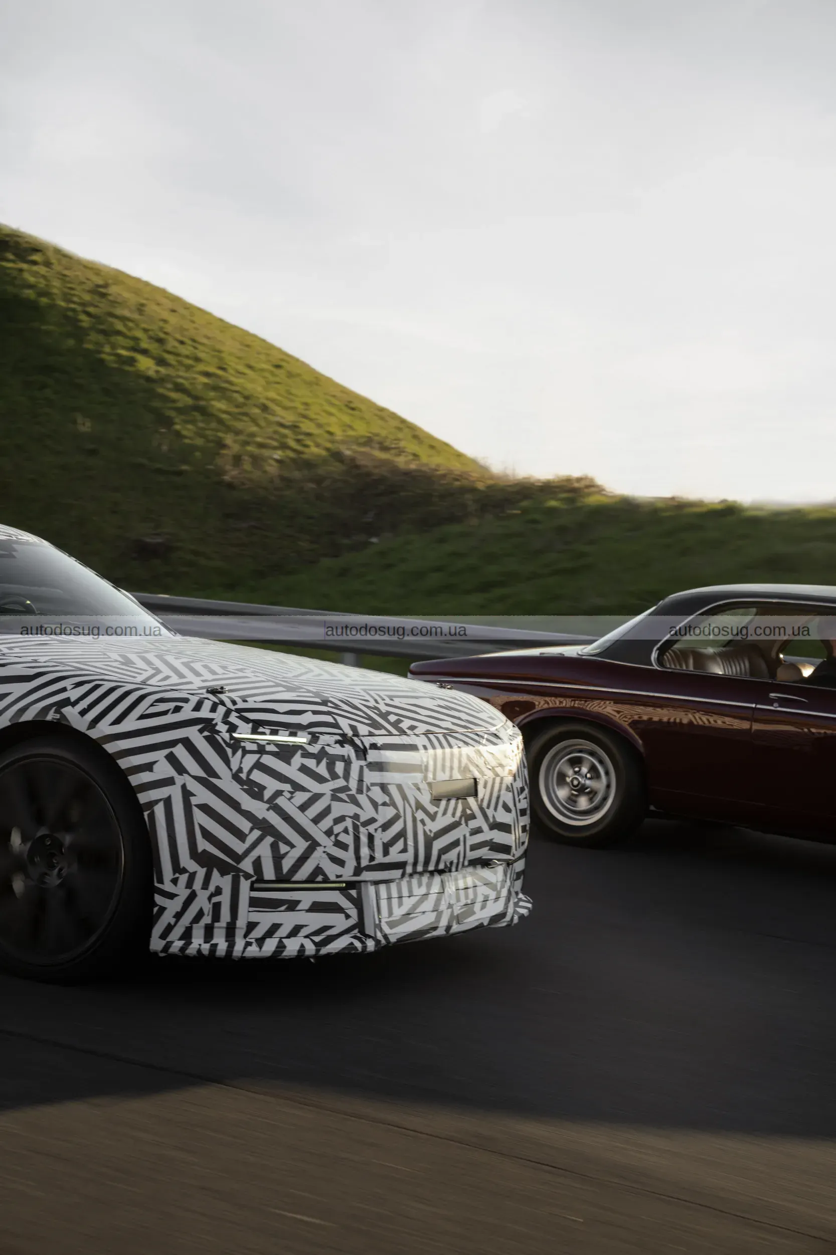 Jaguar хоче конкурувати з Bentley та змінює салон