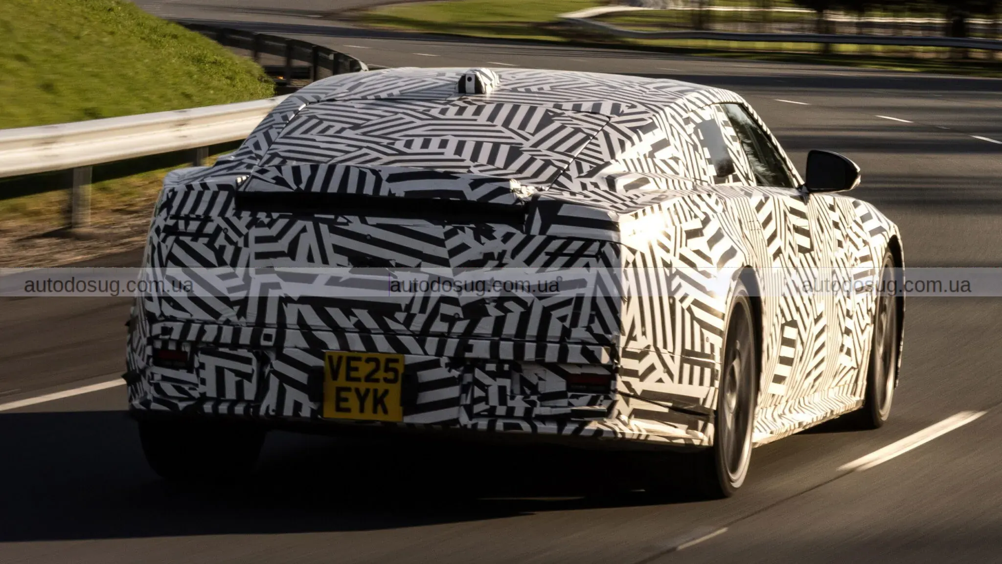 Jaguar хоче конкурувати з Bentley та змінює салон