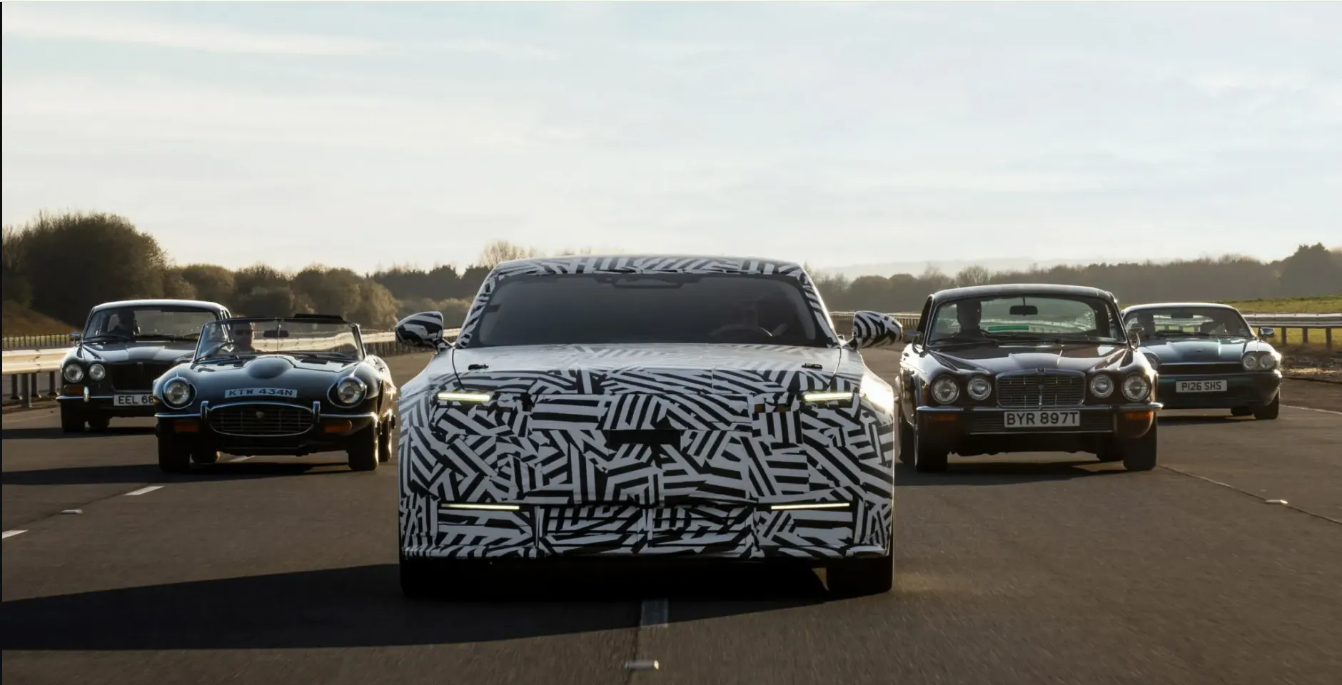 Jaguar хоче конкурувати з Bentley та змінює салон