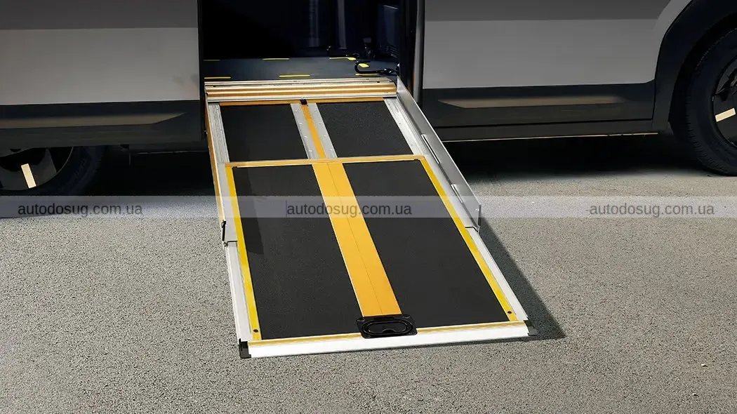 Kia PV5 показала електричний фургон-таксі майбутнього