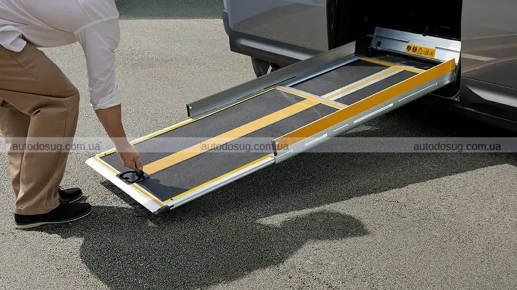 Kia PV5 показала електричний фургон-таксі майбутнього