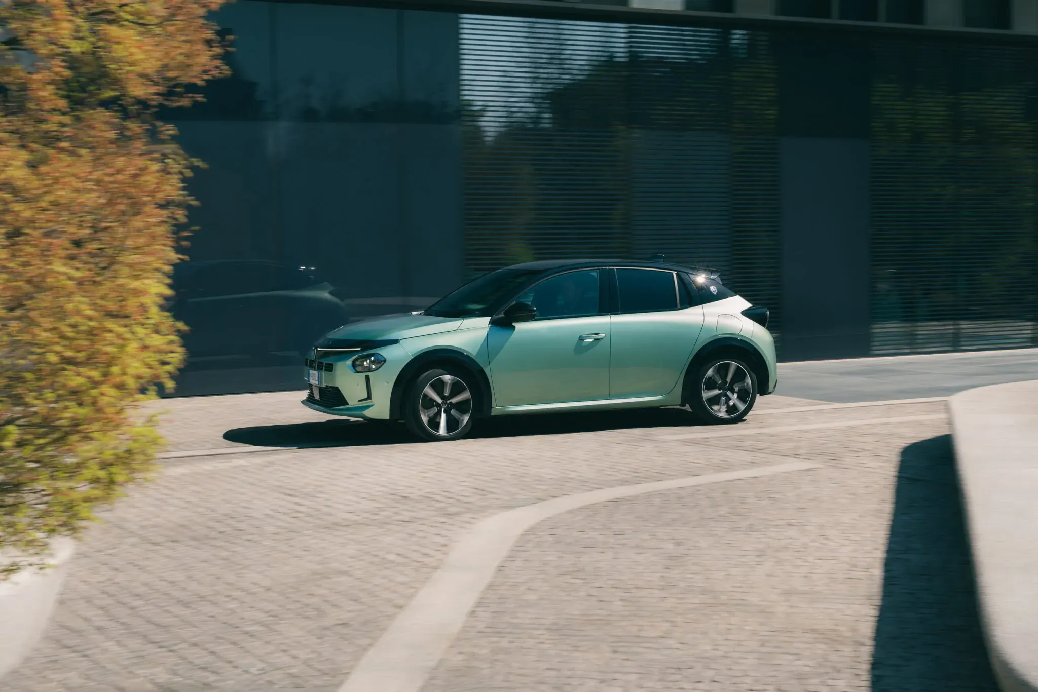 Lancia повертає механіку і турбо у новий Ypsilon