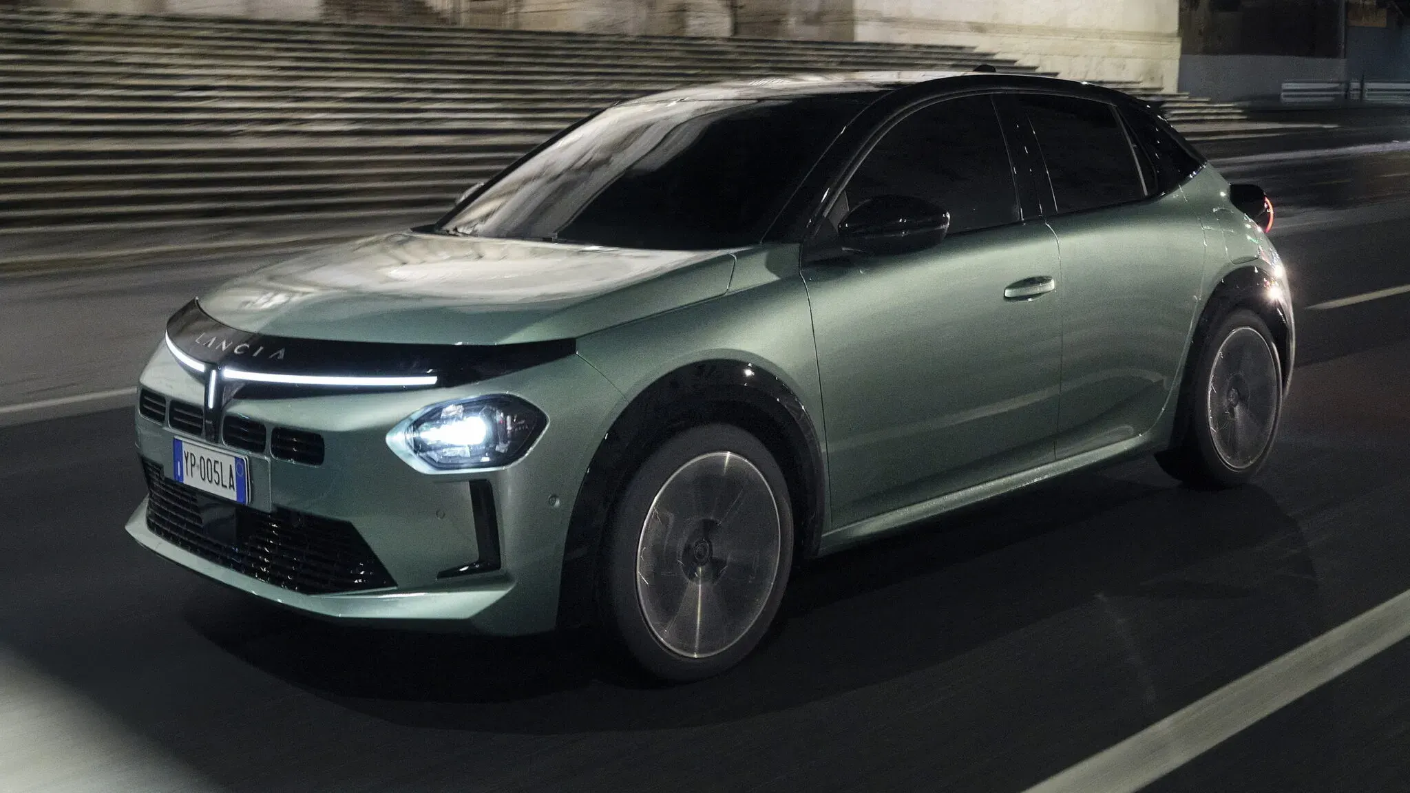 Lancia повертає механіку і турбо у новий Ypsilon