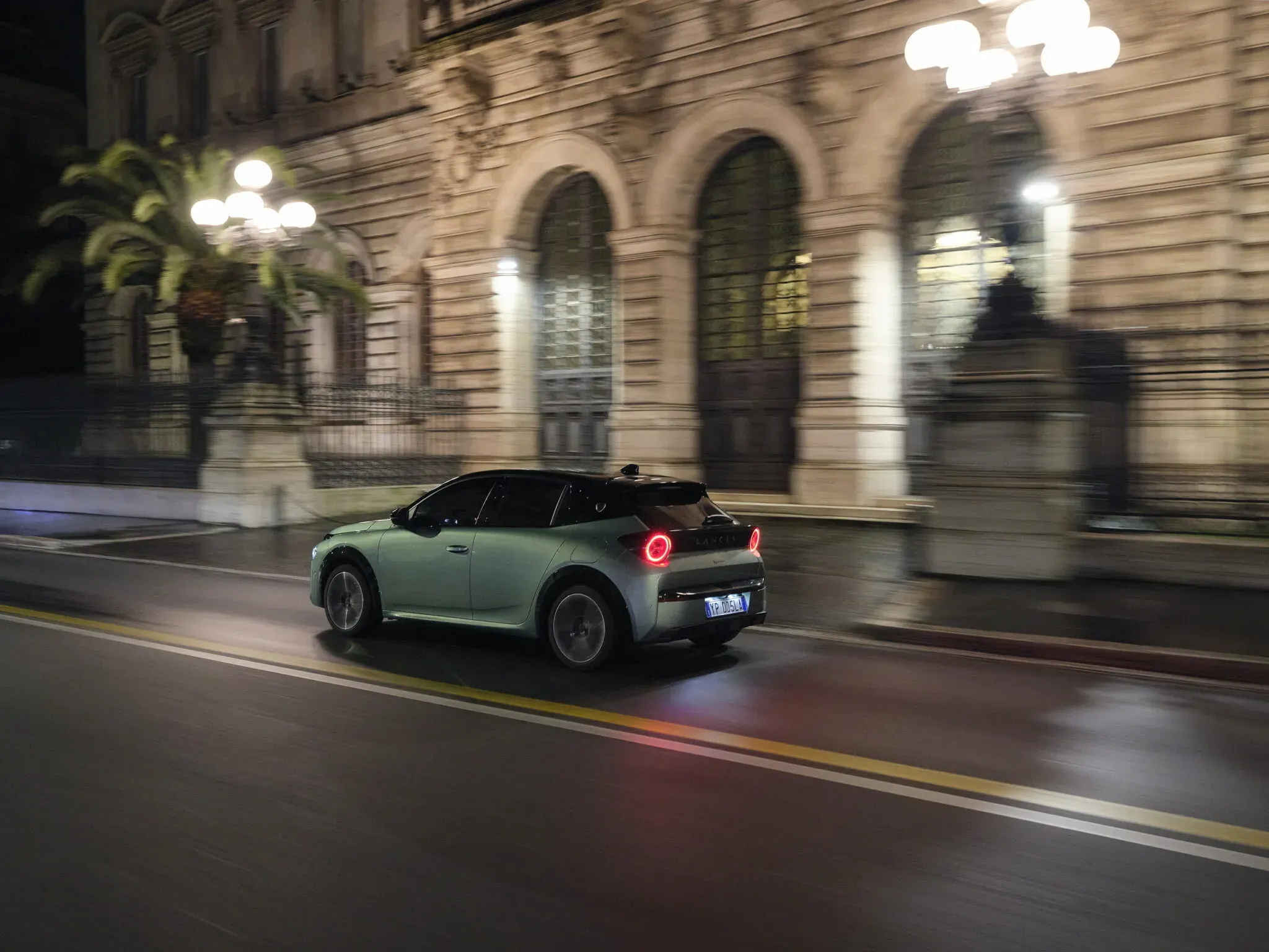 Lancia повертає механіку і турбо у новий Ypsilon